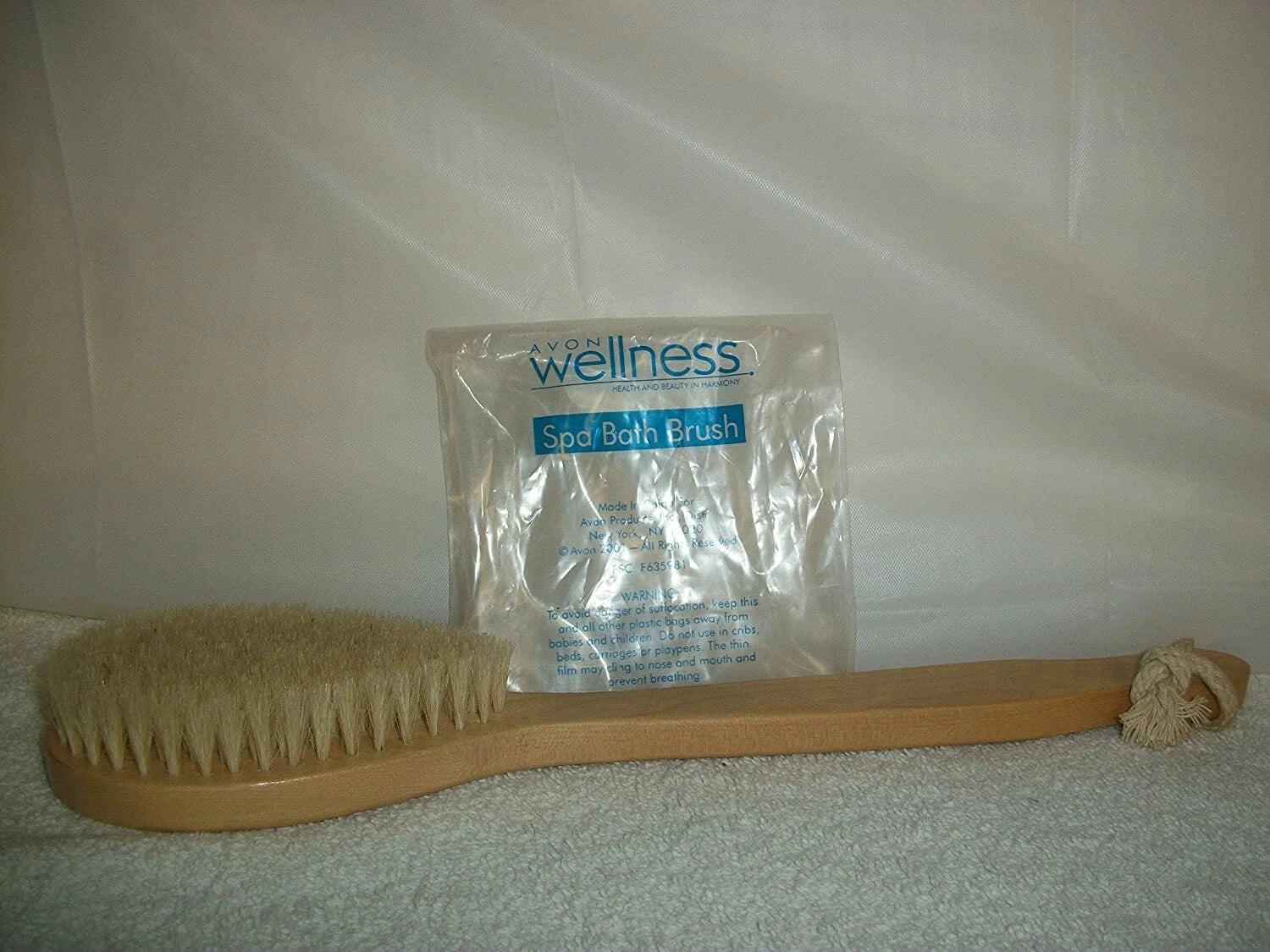 Avon Wellness Spa Bath Brush with Wood Handle and Natural Bristles