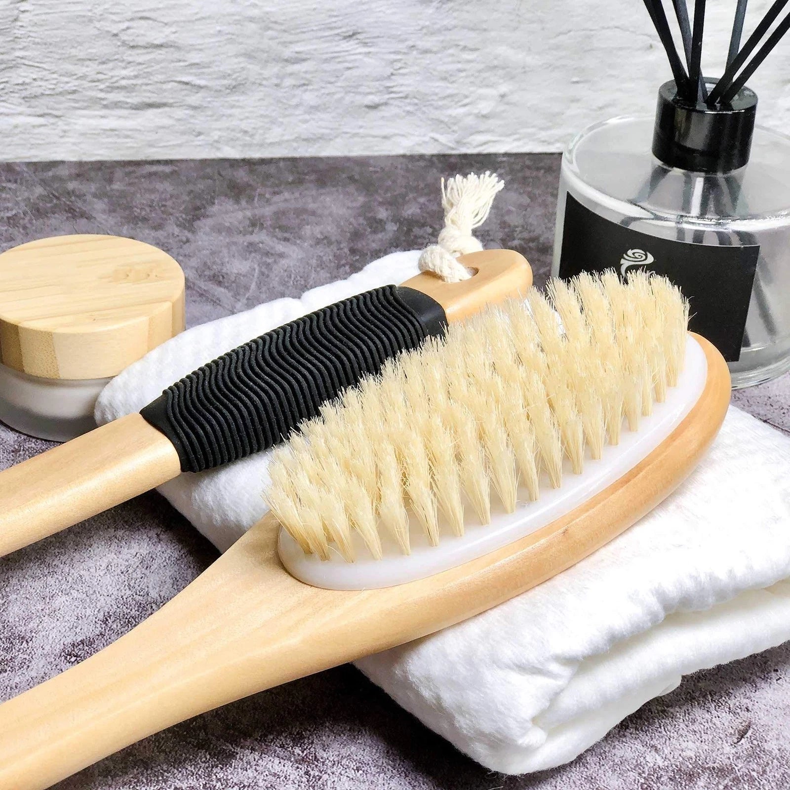 Bath Brush Wooden Curved Long Handle Antiskid Shower Brush for Exfoliating, N...