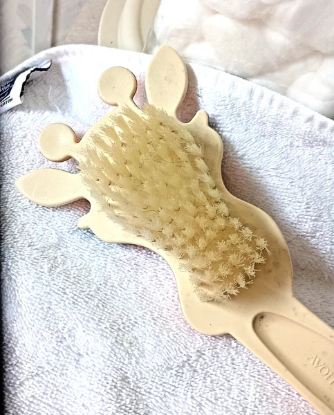 Vintage Avon Giraffe Bathbrush 10.5"-very nice condition-for child-possibly USED